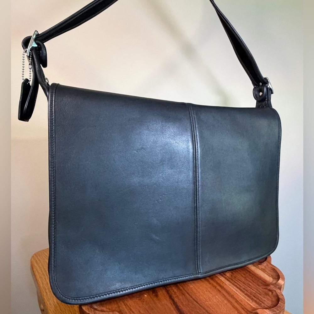 Vintage COACH Full Flap Large Black Messenger Brief Case.